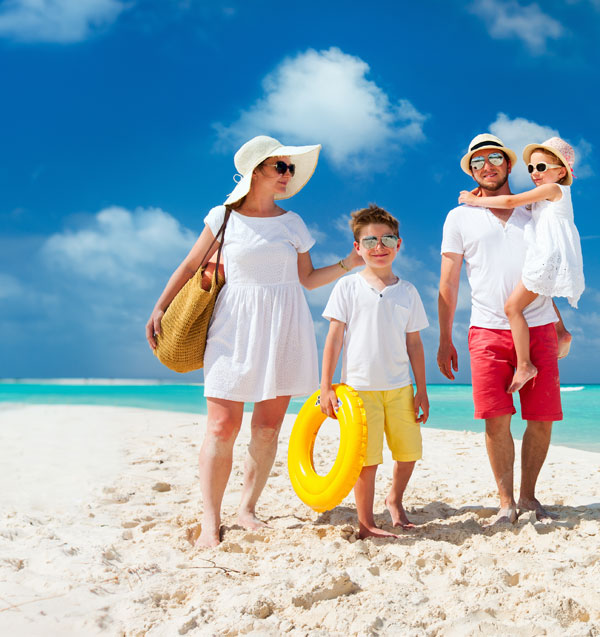 Family-on-Whitehaven-Beach